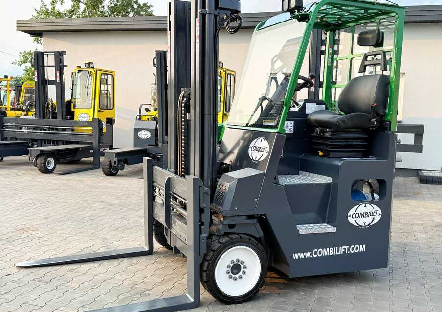 Combilift C4000CB / TRIPLEX - 5200MM / LPG / FREE LIFT / FORK POSITIONER / FORK SIDESHIFT / HEIGHT 2450MM / LIKE NEW - Loader empat arah: gambar 2 Combilift C4000CB / TRIPLEX - 5200MM / LPG / FREE LIFT / FORK POSITIONER / FORK SIDESHIFT / HEIGHT 2450MM / LIKE NEW - Loader empat arah: gambar 2