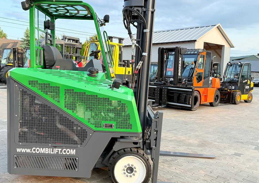 Combilift C4000CB / TRIPLEX - 5200MM / LPG / FREE LIFT / FORK POSITIONER / FORK SIDESHIFT / HEIGHT 2450MM / LIKE NEW - Loader empat arah: gambar 5 Combilift C4000CB / TRIPLEX - 5200MM / LPG / FREE LIFT / FORK POSITIONER / FORK SIDESHIFT / HEIGHT 2450MM / LIKE NEW - Loader empat arah: gambar 5