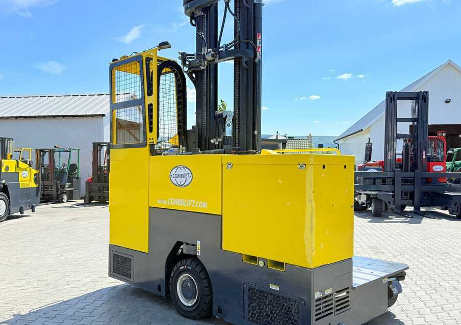 Combilift C4000STE / TRIPLEX / 6850MM / FREE LIFT / ONLY 1,348 HOURS / FORK SIDESHIFT / EXCELLENT CONDITION - Loader empat arah: gambar 5 Combilift C4000STE / TRIPLEX / 6850MM / FREE LIFT / ONLY 1,348 HOURS / FORK SIDESHIFT / EXCELLENT CONDITION - Loader empat arah: gambar 5