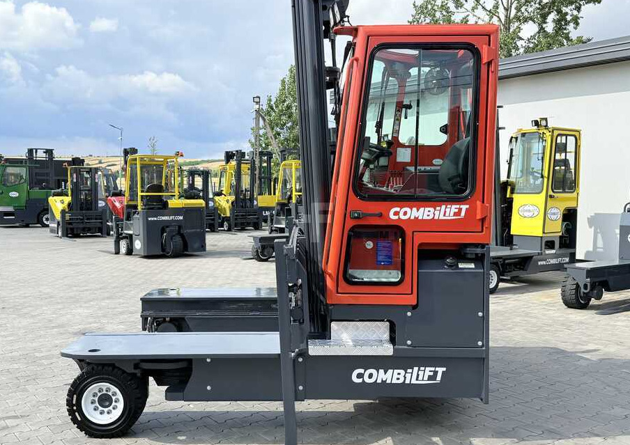 Combilift C4500 / DIESEL / TRIPLEX - 6420MM / FREE-LIFT / WIDE FORK POSITIONER - Loader empat arah: gambar 2 Combilift C4500 / DIESEL / TRIPLEX - 6420MM / FREE-LIFT / WIDE FORK POSITIONER - Loader empat arah: gambar 2