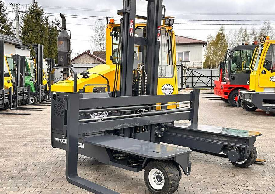 Combilift C4500 / DUPLEX / 4050MM / DIESEL / WIDE POSITIONER / FREE LIFT / SIDESHIFT / LIKE NEW - Loader empat arah: gambar 5 Combilift C4500 / DUPLEX / 4050MM / DIESEL / WIDE POSITIONER / FREE LIFT / SIDESHIFT / LIKE NEW - Loader empat arah: gambar 5