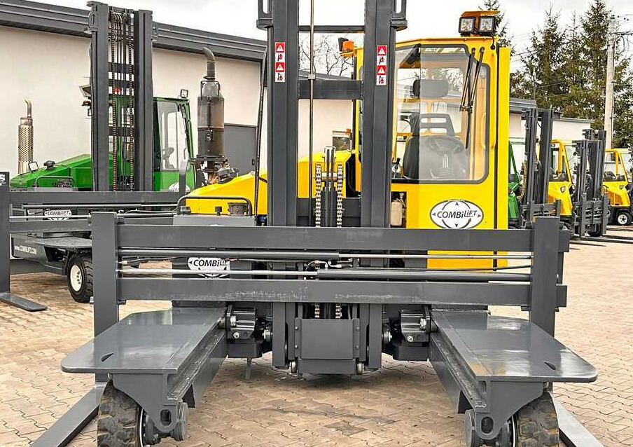 Combilift C4500 / DUPLEX / 4050MM / DIESEL / WIDE POSITIONER / FREE LIFT / SIDESHIFT / LIKE NEW - Loader empat arah: gambar 4 Combilift C4500 / DUPLEX / 4050MM / DIESEL / WIDE POSITIONER / FREE LIFT / SIDESHIFT / LIKE NEW - Loader empat arah: gambar 4