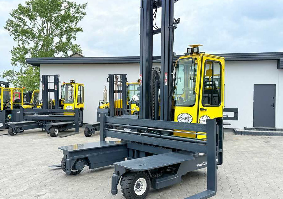Combilift C5000 / TRIPLEX 7500MM / WIDE FORK POSITIONER / FREE LIFT / NEW TYRES / HEATED CABIN - Loader empat arah: gambar 1 Combilift C5000 / TRIPLEX 7500MM / WIDE FORK POSITIONER / FREE LIFT / NEW TYRES / HEATED CABIN - Loader empat arah: gambar 1