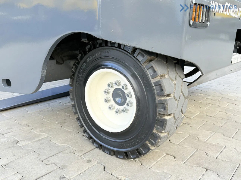 Combilift C5000SR / DIESEL / TRIPLEX MAST – 6100 MM / FORK POSITIONER / FULL CABIN C5000SR / DIESEL / TRIPLEX MAST – 6100 MM / FORK POSITI - Pemuat samping: gambar 4 Combilift C5000SR / DIESEL / TRIPLEX MAST – 6100 MM / FORK POSITIONER / FULL CABIN C5000SR / DIESEL / TRIPLEX MAST – 6100 MM / FORK POSITI - Pemuat samping: gambar 4