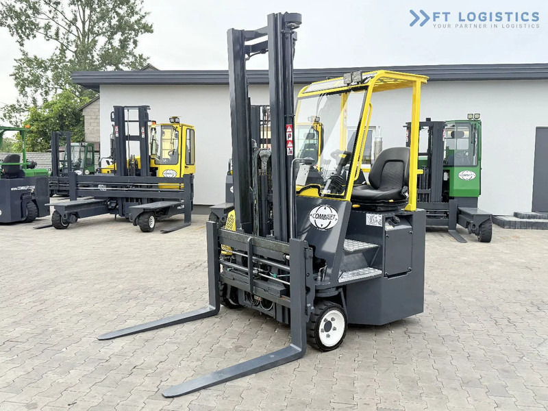Combilift CB2500 / DUPLEX / 4100MM / DIESEL / FREE LIFT / FORK POSITIONER / SIDE SHIFT / LIKE NEW / Wide range of four-way and side loader - Loader empat arah: gambar 3 Combilift CB2500 / DUPLEX / 4100MM / DIESEL / FREE LIFT / FORK POSITIONER / SIDE SHIFT / LIKE NEW / Wide range of four-way and side loader - Loader empat arah: gambar 3