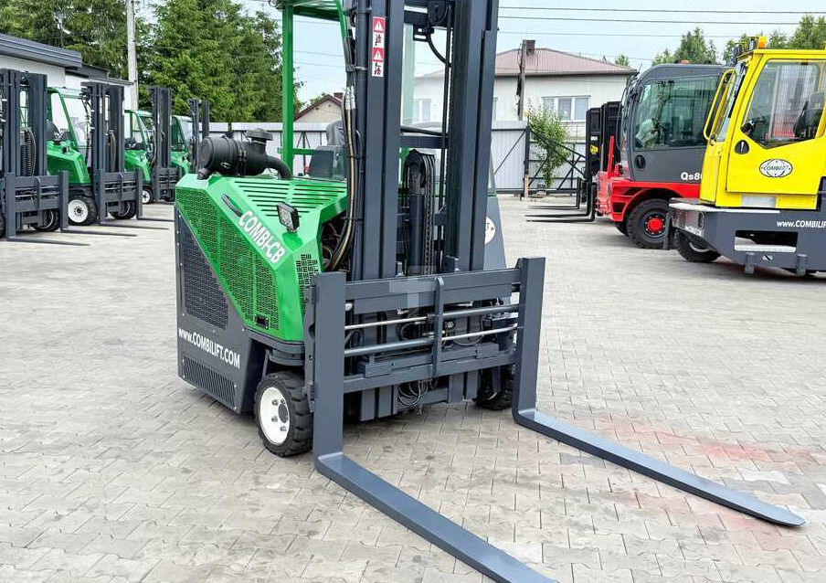Combilift CB3000 / DIESEL / TRIPLEX 4900MM / FREE LIFT / SIDESHIFT / FORK POSITIONER / 1500MM FORKS / LIKE NEW - Loader empat arah: gambar 4 Combilift CB3000 / DIESEL / TRIPLEX 4900MM / FREE LIFT / SIDESHIFT / FORK POSITIONER / 1500MM FORKS / LIKE NEW - Loader empat arah: gambar 4