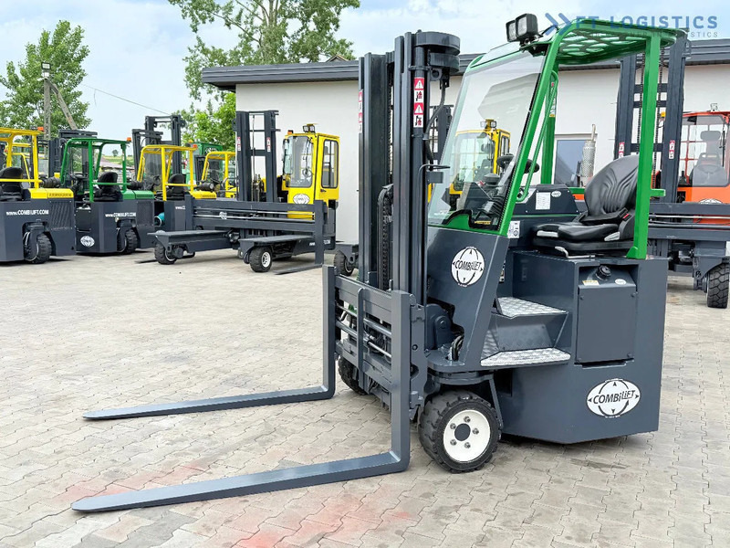 Combilift CB3000 / DIESEL / TRIPLEX 4900MM / FULL FREE LIFT / SIDE SHIFT / FORK POSITIONER / 1500MM FORKS / LIKE NEW CB3000 / DIESEL / TRI - Loader empat arah: gambar 2 Combilift CB3000 / DIESEL / TRIPLEX 4900MM / FULL FREE LIFT / SIDE SHIFT / FORK POSITIONER / 1500MM FORKS / LIKE NEW CB3000 / DIESEL / TRI - Loader empat arah: gambar 2