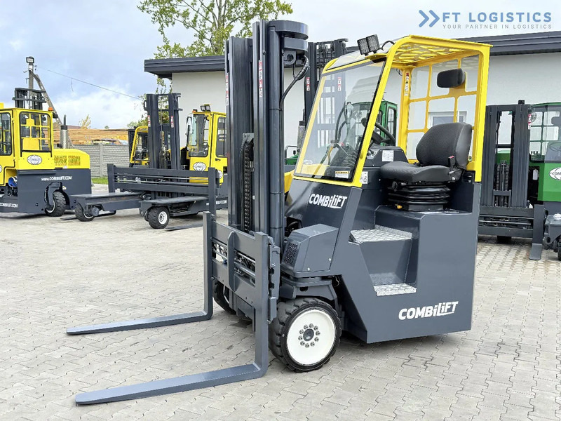 Combilift CB4000 / GAS / TRIPLEX 5200MM / FREE LIFT / FORK POSITIONER / SIDE SHIFT / EXCELLENT CONDITION / Wide range of four-way and side - Loader empat arah: gambar 3 Combilift CB4000 / GAS / TRIPLEX 5200MM / FREE LIFT / FORK POSITIONER / SIDE SHIFT / EXCELLENT CONDITION / Wide range of four-way and side - Loader empat arah: gambar 3