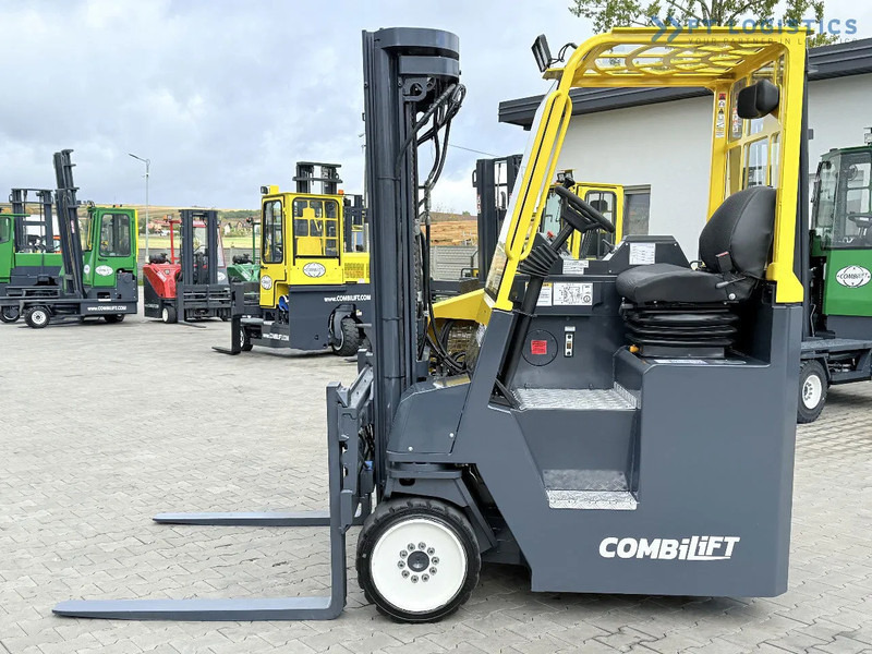 Combilift CB4000 / GAS / TRIPLEX 5200MM / FREE LIFT / FORK POSITIONER / SIDE SHIFT / EXCELLENT CONDITION / Wide range of four-way and side - Loader empat arah: gambar 2 Combilift CB4000 / GAS / TRIPLEX 5200MM / FREE LIFT / FORK POSITIONER / SIDE SHIFT / EXCELLENT CONDITION / Wide range of four-way and side - Loader empat arah: gambar 2
