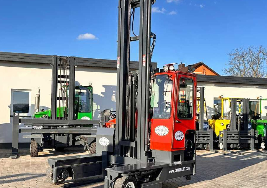 Combilift COMBILIFT C4000 – TRIPLEX 9300 mm – Year 2017 – GAS – FREE LIFT – FORK SIDE SHIFT – CONDITION 5/5 - Loader empat arah: gambar 3 Combilift COMBILIFT C4000 – TRIPLEX 9300 mm – Year 2017 – GAS – FREE LIFT – FORK SIDE SHIFT – CONDITION 5/5 - Loader empat arah: gambar 3