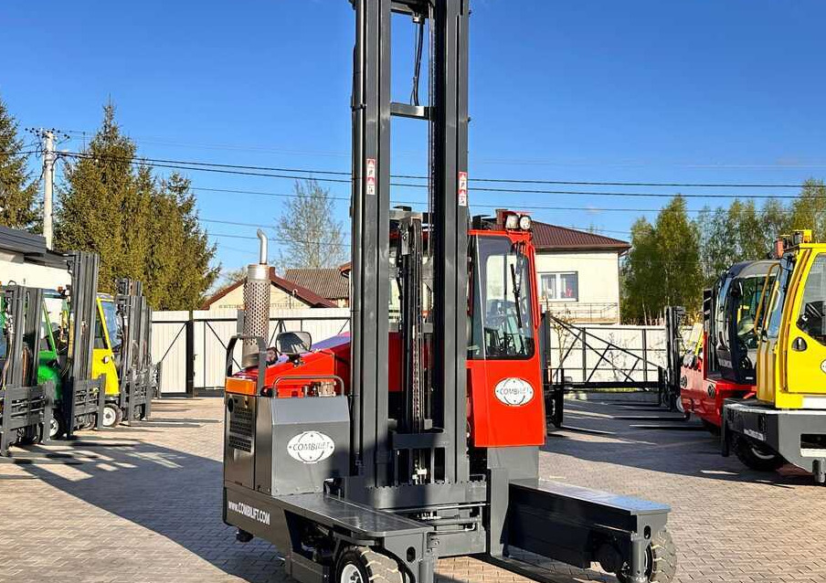 Combilift COMBILIFT C4000 – TRIPLEX 9300 mm – Year 2017 – GAS – FREE LIFT – FORK SIDE SHIFT – CONDITION 5/5 - Loader empat arah: gambar 5 Combilift COMBILIFT C4000 – TRIPLEX 9300 mm – Year 2017 – GAS – FREE LIFT – FORK SIDE SHIFT – CONDITION 5/5 - Loader empat arah: gambar 5