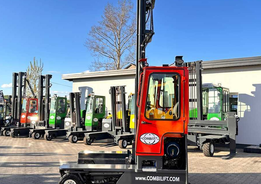 Combilift COMBILIFT C4000 – TRIPLEX 9300 mm – Year 2017 – GAS – FREE LIFT – FORK SIDE SHIFT – CONDITION 5/5 - Loader empat arah: gambar 3 Combilift COMBILIFT C4000 – TRIPLEX 9300 mm – Year 2017 – GAS – FREE LIFT – FORK SIDE SHIFT – CONDITION 5/5 - Loader empat arah: gambar 3