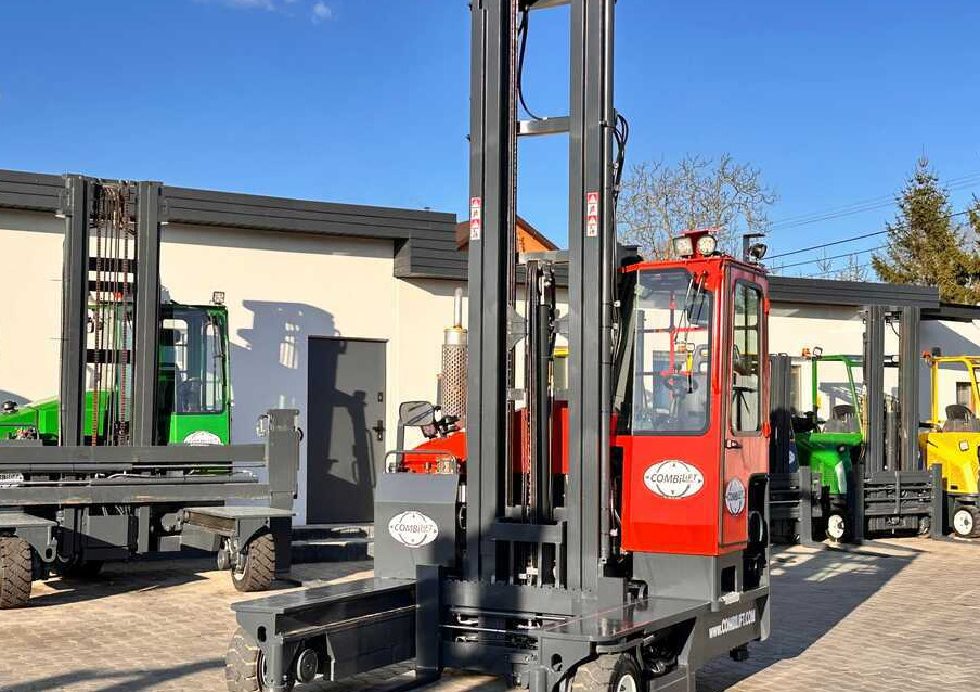 Combilift COMBILIFT C4000 – TRIPLEX 9300 mm – Year 2017 – GAS – FREE LIFT – FORK SIDE SHIFT – CONDITION 5/5 - Loader empat arah: gambar 4 Combilift COMBILIFT C4000 – TRIPLEX 9300 mm – Year 2017 – GAS – FREE LIFT – FORK SIDE SHIFT – CONDITION 5/5 - Loader empat arah: gambar 4