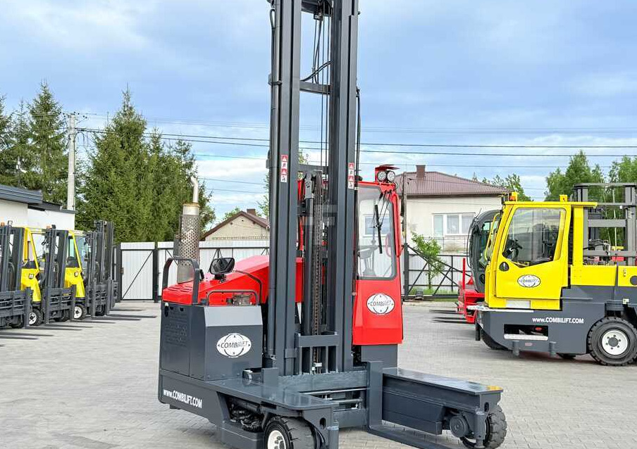 Combilift COMBILIFT C4000 – TRIPLEX 9300 mm – Year 2017 – GAS – FREE LIFT – FORK SIDE SHIFT – CONDITION 5/5 - Loader empat arah: gambar 2 Combilift COMBILIFT C4000 – TRIPLEX 9300 mm – Year 2017 – GAS – FREE LIFT – FORK SIDE SHIFT – CONDITION 5/5 - Loader empat arah: gambar 2