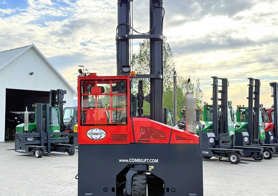 Combilift COMBILIFT C4000 – TRIPLEX 9300 mm – Year 2017 – GAS – FREE LIFT – FORK SIDE SHIFT – CONDITION 5/5 - Loader empat arah: gambar 5 Combilift COMBILIFT C4000 – TRIPLEX 9300 mm – Year 2017 – GAS – FREE LIFT – FORK SIDE SHIFT – CONDITION 5/5 - Loader empat arah: gambar 5