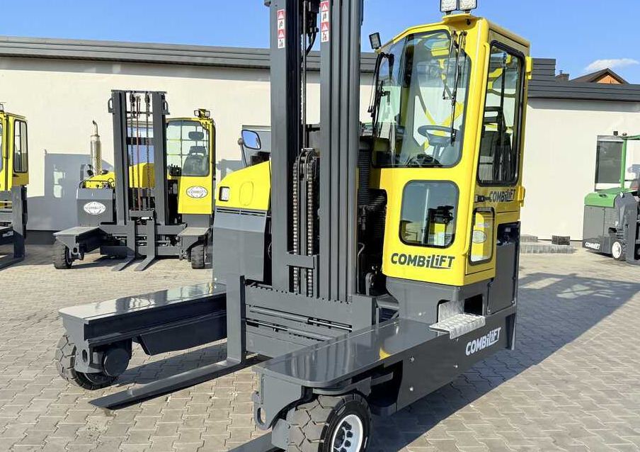 Combilift Combilift C5000 / DIESEL / TRIPLEX 6000MM / FREE LIFT / FORK POSITIONER / BUILT-IN SCALE / HEATING / FULL CABIN / PERFECT CONDITION We offer a wide range of four-way and side loaders, tailor - Loader empat arah: gambar 3 Combilift Combilift C5000 / DIESEL / TRIPLEX 6000MM / FREE LIFT / FORK POSITIONER / BUILT-IN SCALE / HEATING / FULL CABIN / PERFECT CONDITION We offer a wide range of four-way and side loaders, tailor - Loader empat arah: gambar 3