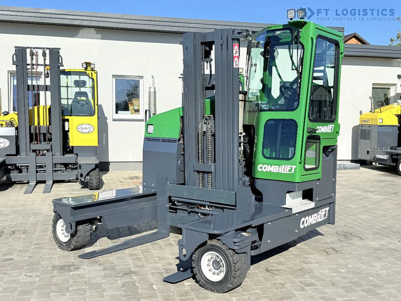 Combilift Combilift FOUR-WAY MULTIDIRECTIONAL FORKLIFT C4500 / DIESEL / TRIPLEX 4900MM / ONLY 4854 HOURS / FORK POSITIONER / FULL CABIN – - Loader empat arah: gambar 4 Combilift Combilift FOUR-WAY MULTIDIRECTIONAL FORKLIFT C4500 / DIESEL / TRIPLEX 4900MM / ONLY 4854 HOURS / FORK POSITIONER / FULL CABIN – - Loader empat arah: gambar 4