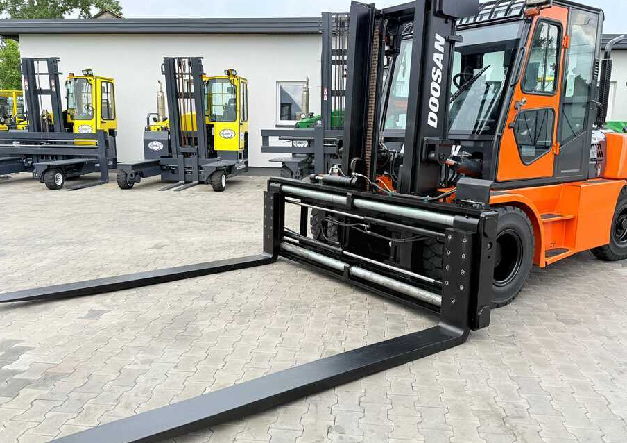 Doosan DOOSAN / DUPLEX 3000MM / SIDE SHIFT / FORK POSITIONER / 2500MM FORKS / 7000KG / CABIN / LIKE NEW - Forklift diesel: gambar 1 Doosan DOOSAN / DUPLEX 3000MM / SIDE SHIFT / FORK POSITIONER / 2500MM FORKS / 7000KG / CABIN / LIKE NEW - Forklift diesel: gambar 1