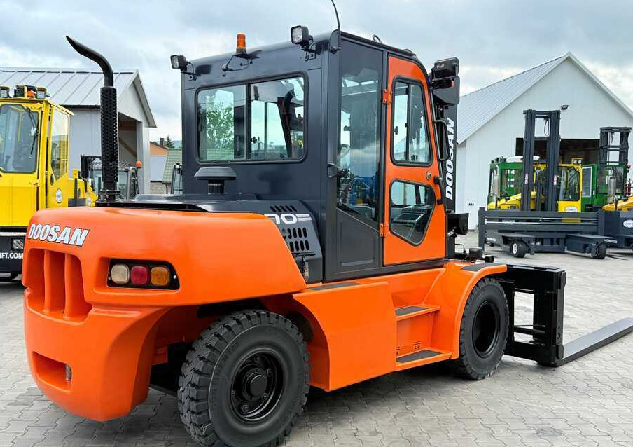 Doosan DOOSAN / DUPLEX 3000MM / SIDE SHIFT / FORK POSITIONER / 2500MM FORKS / 7000KG / CABIN / LIKE NEW - Forklift diesel: gambar 5 Doosan DOOSAN / DUPLEX 3000MM / SIDE SHIFT / FORK POSITIONER / 2500MM FORKS / 7000KG / CABIN / LIKE NEW - Forklift diesel: gambar 5