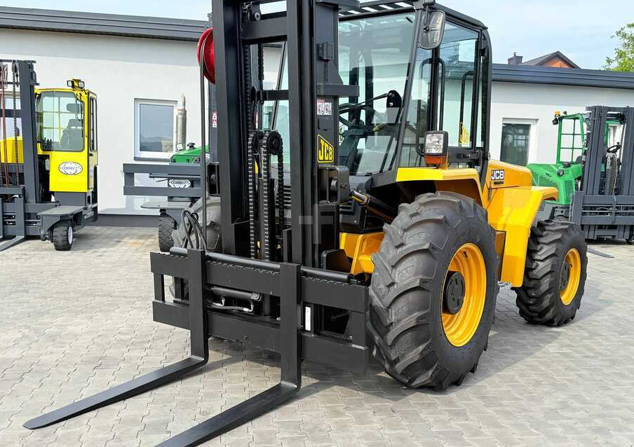 JCB 940 / DIESEL / TRIPLEX 4500MM / FORK POSITIONER / FORK SIDESHIFT / 4T / NEW TYRES / LIKE NEW - Forklift medan kasar: gambar 3 JCB 940 / DIESEL / TRIPLEX 4500MM / FORK POSITIONER / FORK SIDESHIFT / 4T / NEW TYRES / LIKE NEW - Forklift medan kasar: gambar 3