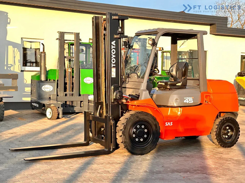 Toyota 42-4FD40 / DIESEL / 4500KG / DUPLEX / FORKS 1400MM / WELL-MAINTAINED 42-4FD40 / DIESEL / 4500KG / DUPLEX / FORKS 1400MM / WELL-M - Forklift diesel: gambar 3 Toyota 42-4FD40 / DIESEL / 4500KG / DUPLEX / FORKS 1400MM / WELL-MAINTAINED 42-4FD40 / DIESEL / 4500KG / DUPLEX / FORKS 1400MM / WELL-M - Forklift diesel: gambar 3