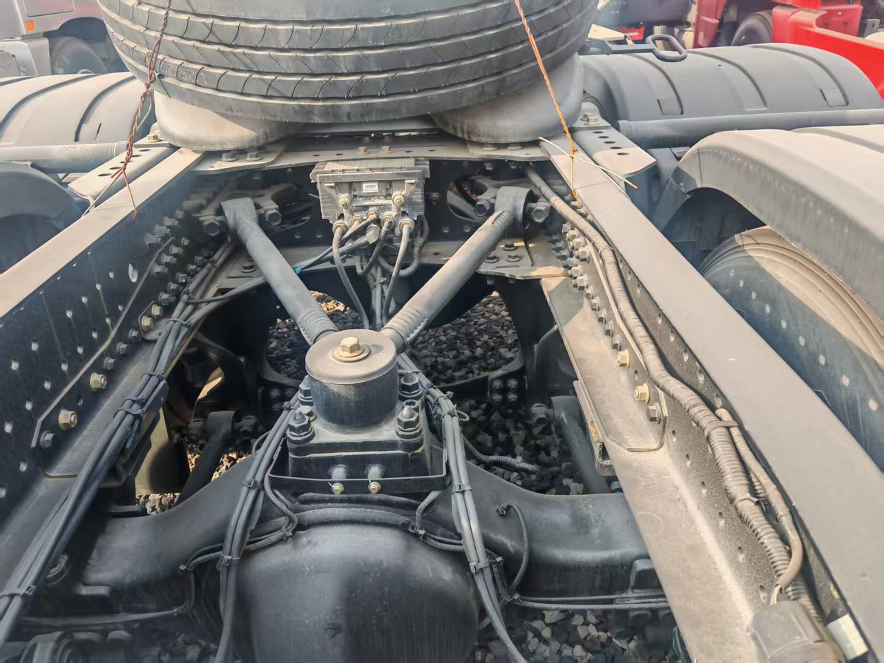 Auman 6×4 - Semi-trailer jungkit: gambar 3 Auman 6×4 - Semi-trailer jungkit: gambar 3