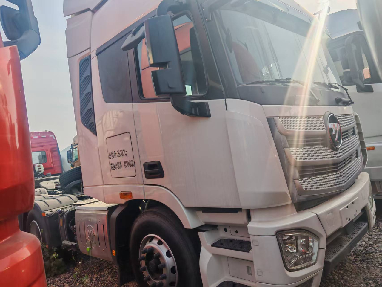 Auman 6×4 - Semi-trailer jungkit: gambar 5 Auman 6×4 - Semi-trailer jungkit: gambar 5