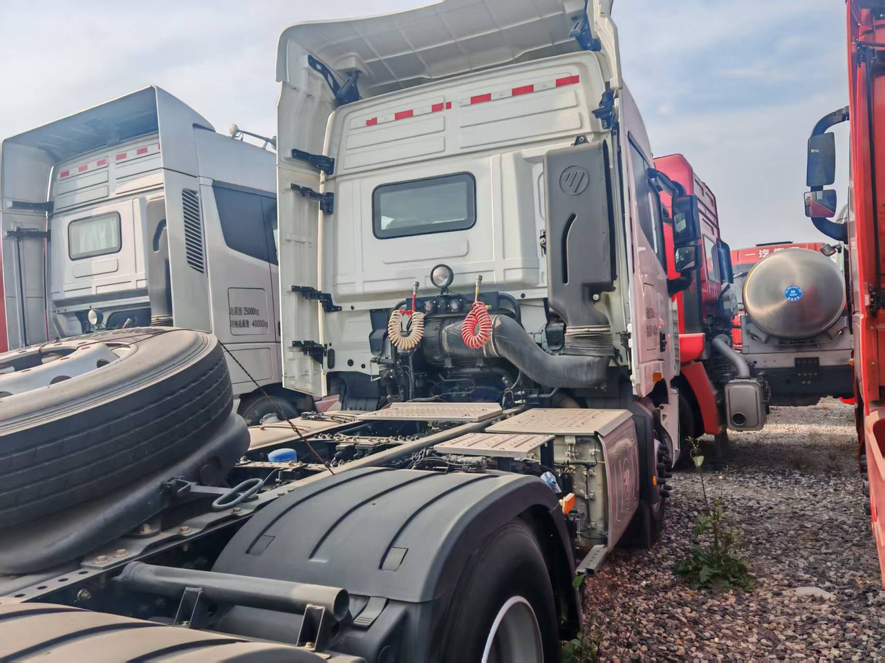 Auman 6×4 - Semi-trailer jungkit: gambar 4 Auman 6×4 - Semi-trailer jungkit: gambar 4