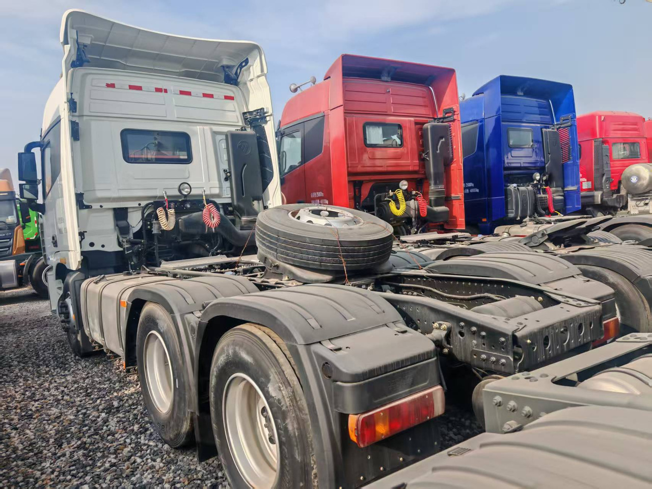 Auman 6×4 - Semi-trailer jungkit: gambar 2 Auman 6×4 - Semi-trailer jungkit: gambar 2