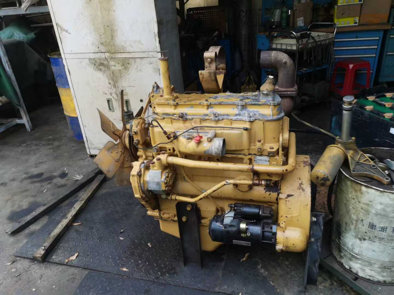 CATERPILLAR 3204C - Mesin untuk Bulldozer: gambar 2 CATERPILLAR 3204C - Mesin untuk Bulldozer: gambar 2
