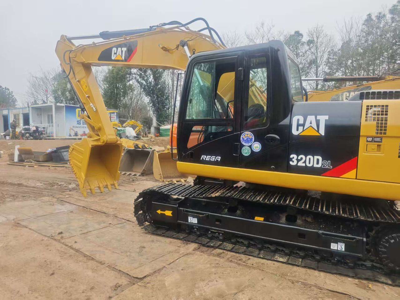 CATERPILLAR 320D2L - Ekskavator: gambar 1 CATERPILLAR 320D2L - Ekskavator: gambar 1