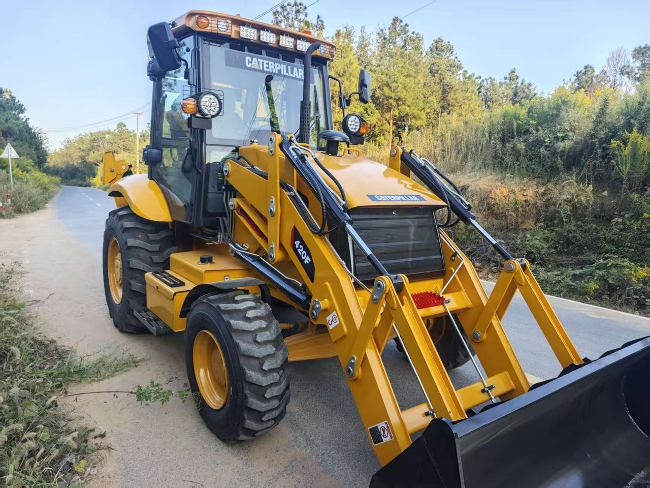 CATERPILLAR 420F - Backhoe loader: gambar 1 CATERPILLAR 420F - Backhoe loader: gambar 1