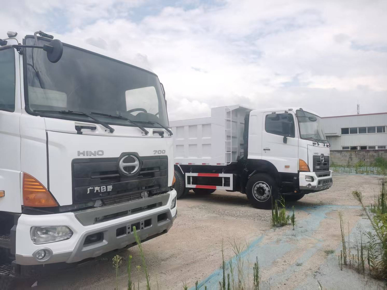HINO 6×4,10 wheels - Truk jungkit: gambar 2 HINO 6×4,10 wheels - Truk jungkit: gambar 2
