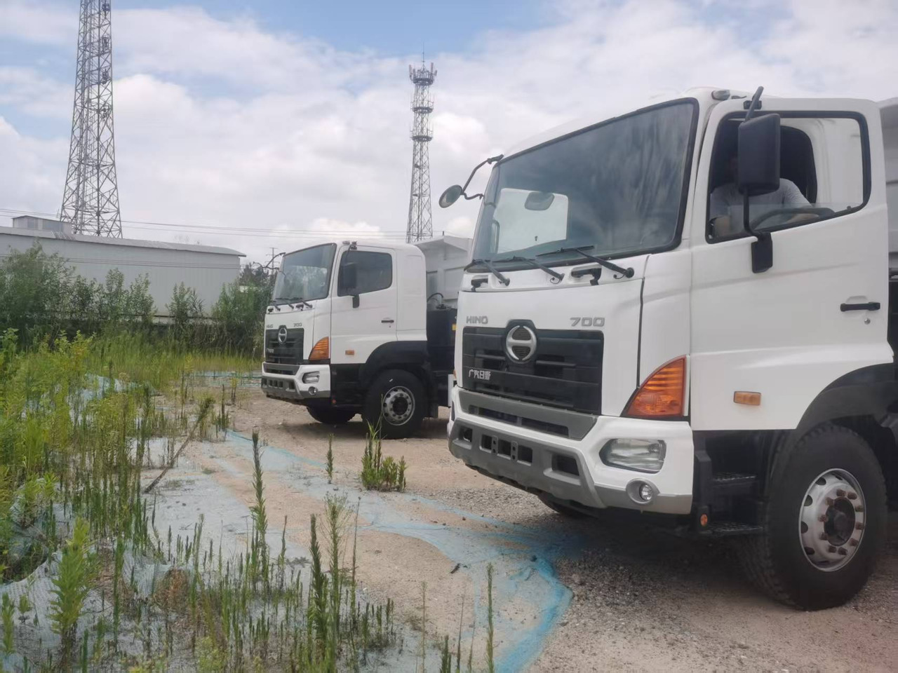 HINO 6×4,10 wheels - Truk jungkit: gambar 2 HINO 6×4,10 wheels - Truk jungkit: gambar 2