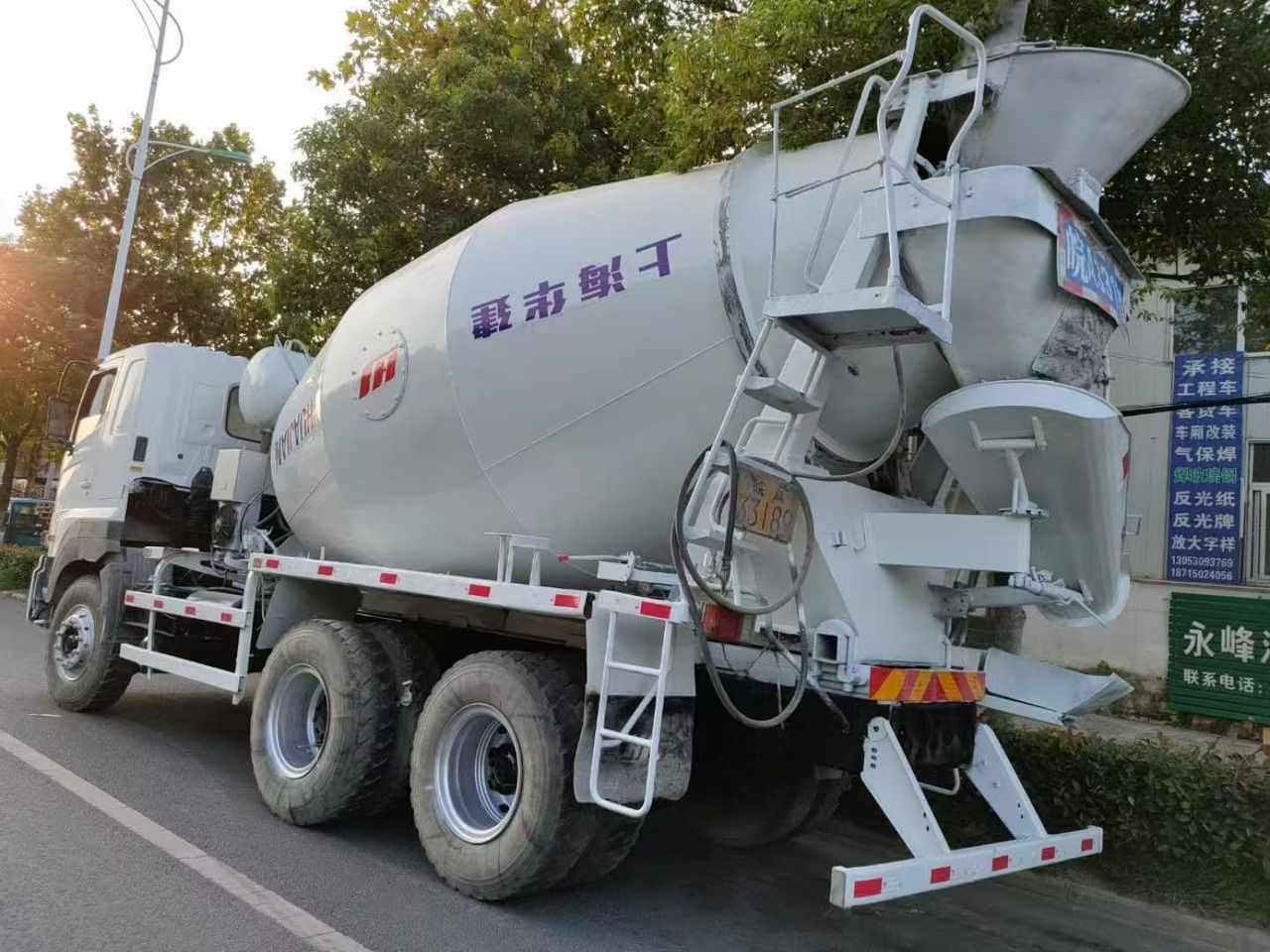 HINO 700 - Truk tangki: gambar 5 HINO 700 - Truk tangki: gambar 5