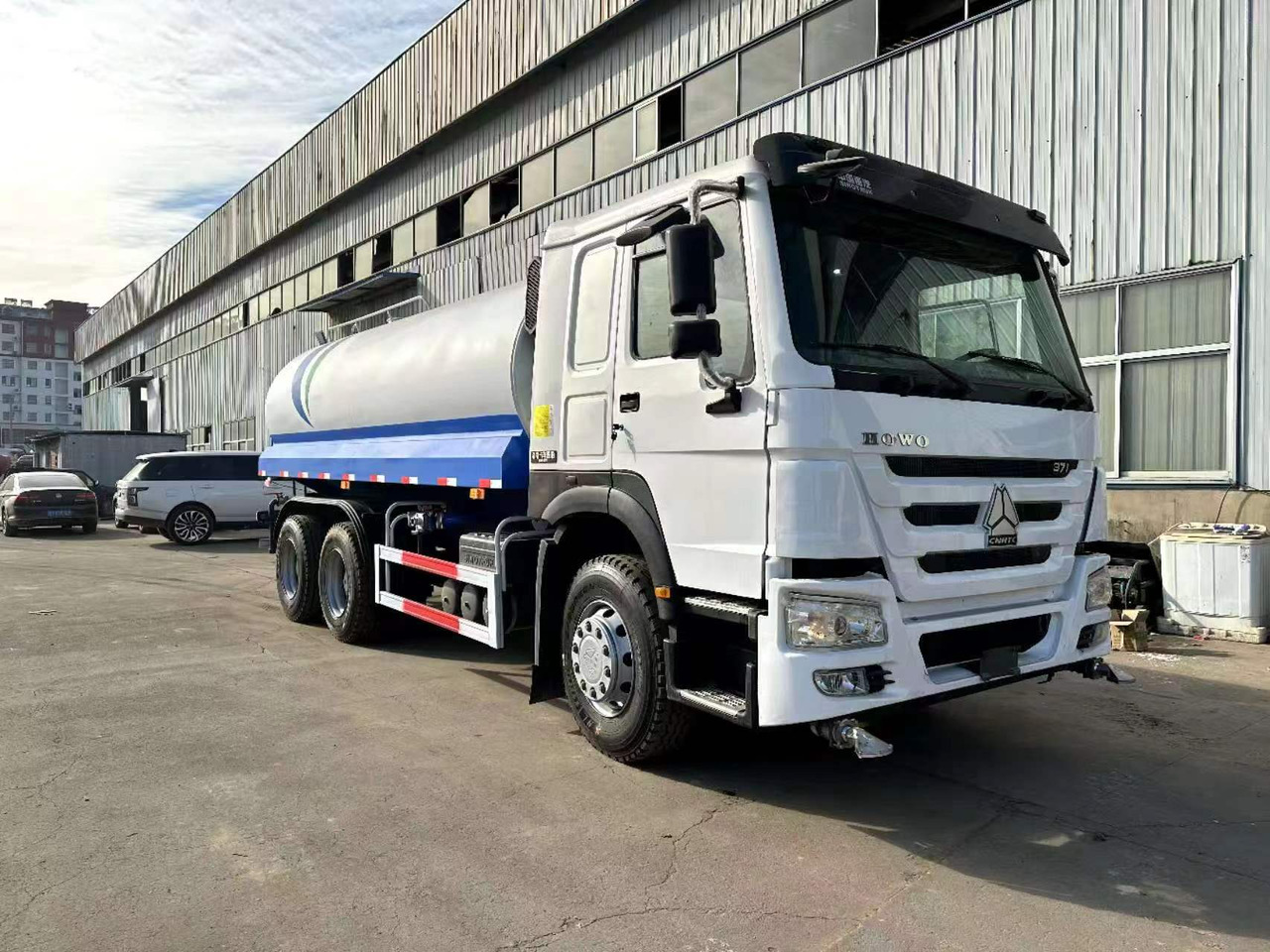 HOWO 371 HOWO 371 20 cubic meter sprinkler - Pengangkut kontainer/ Container truck: gambar 1 HOWO 371 HOWO 371 20 cubic meter sprinkler - Pengangkut kontainer/ Container truck: gambar 1