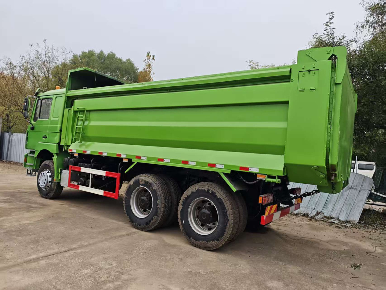 SHACMAN F3000 - Truk tangki: gambar 4 SHACMAN F3000 - Truk tangki: gambar 4