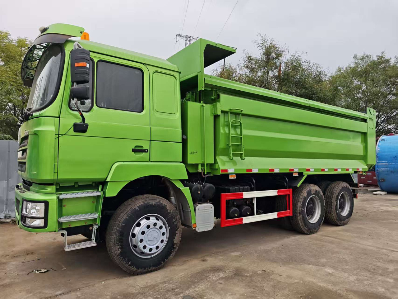 SHACMAN F3000 - Truk tangki: gambar 3 SHACMAN F3000 - Truk tangki: gambar 3