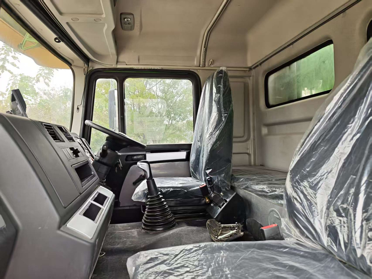 Truk tangki SHACMAN F3000: gambar 6 Truk tangki SHACMAN F3000: gambar 6