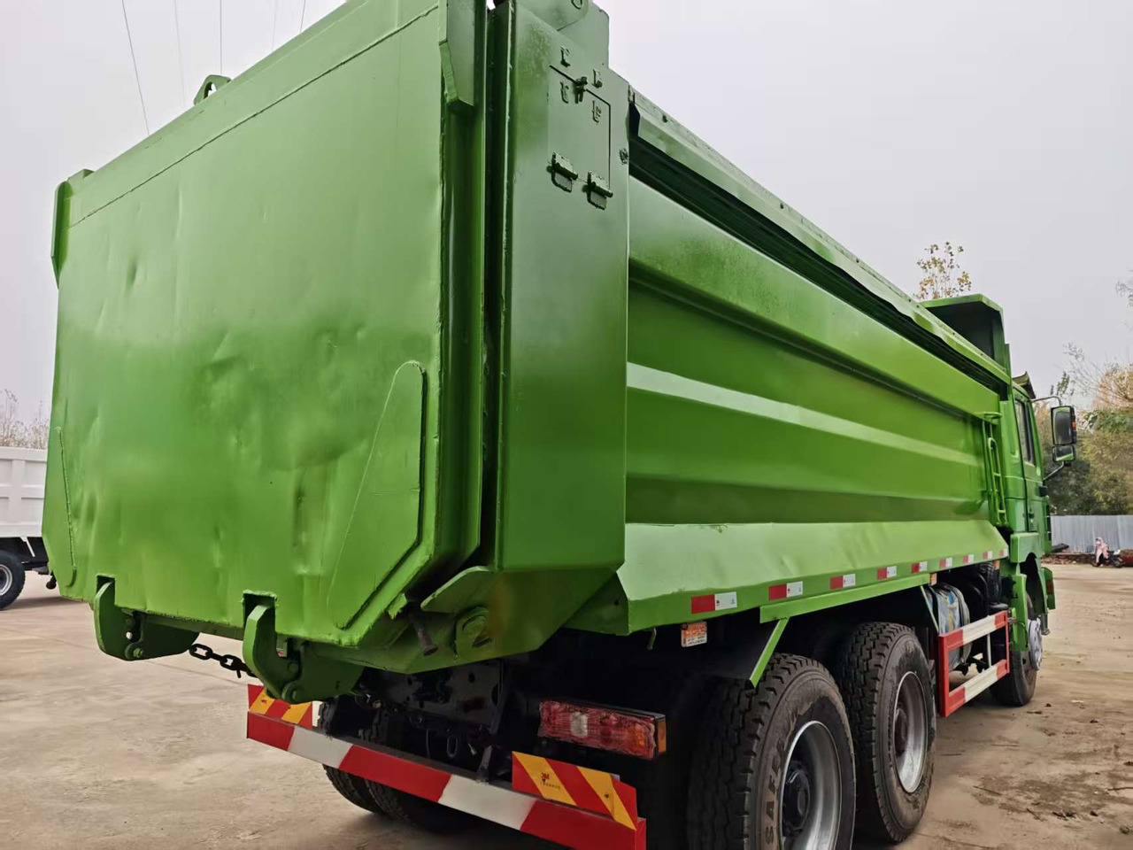 SHACMAN F3000 - Truk tangki: gambar 5 SHACMAN F3000 - Truk tangki: gambar 5