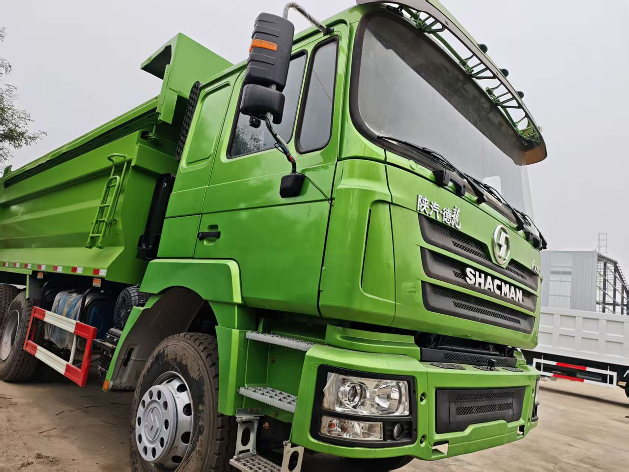 SHACMAN F3000 - Truk tangki: gambar 4 SHACMAN F3000 - Truk tangki: gambar 4