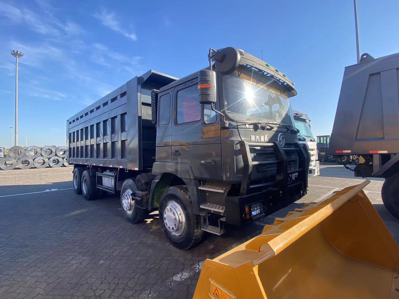 SHACMAN Shacman F3000 8*4 dump truck - Truk jungkit: gambar 4 SHACMAN Shacman F3000 8*4 dump truck - Truk jungkit: gambar 4