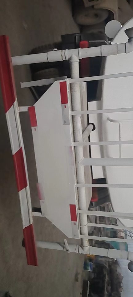 SINOTRUK 20 cubic meters tank - Truk tangki: gambar 4 SINOTRUK 20 cubic meters tank - Truk tangki: gambar 4