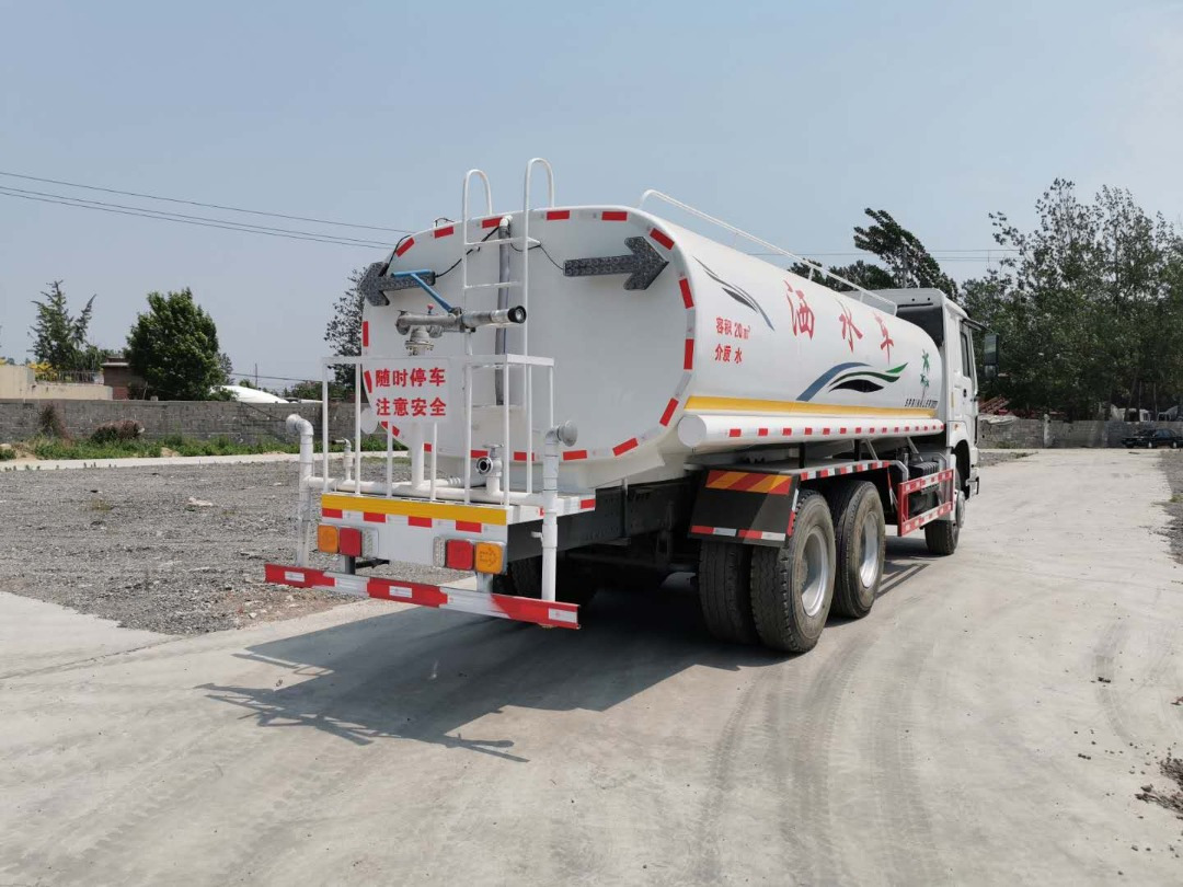 SINOTRUK 20 cubic meters tank - Truk tangki: gambar 2 SINOTRUK 20 cubic meters tank - Truk tangki: gambar 2