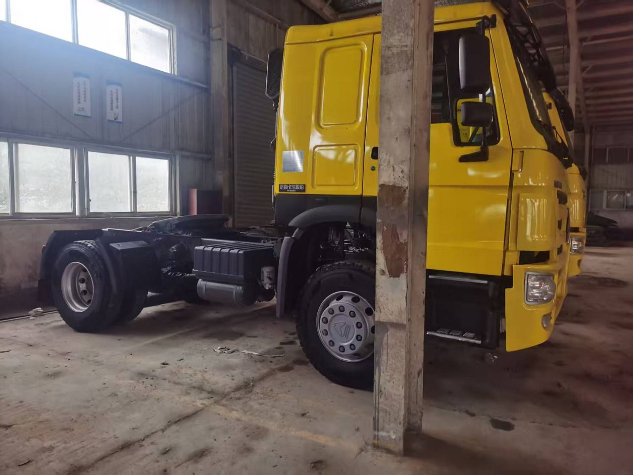 SINOTRUK 4×2 - Tractor head: gambar 3 SINOTRUK 4×2 - Tractor head: gambar 3