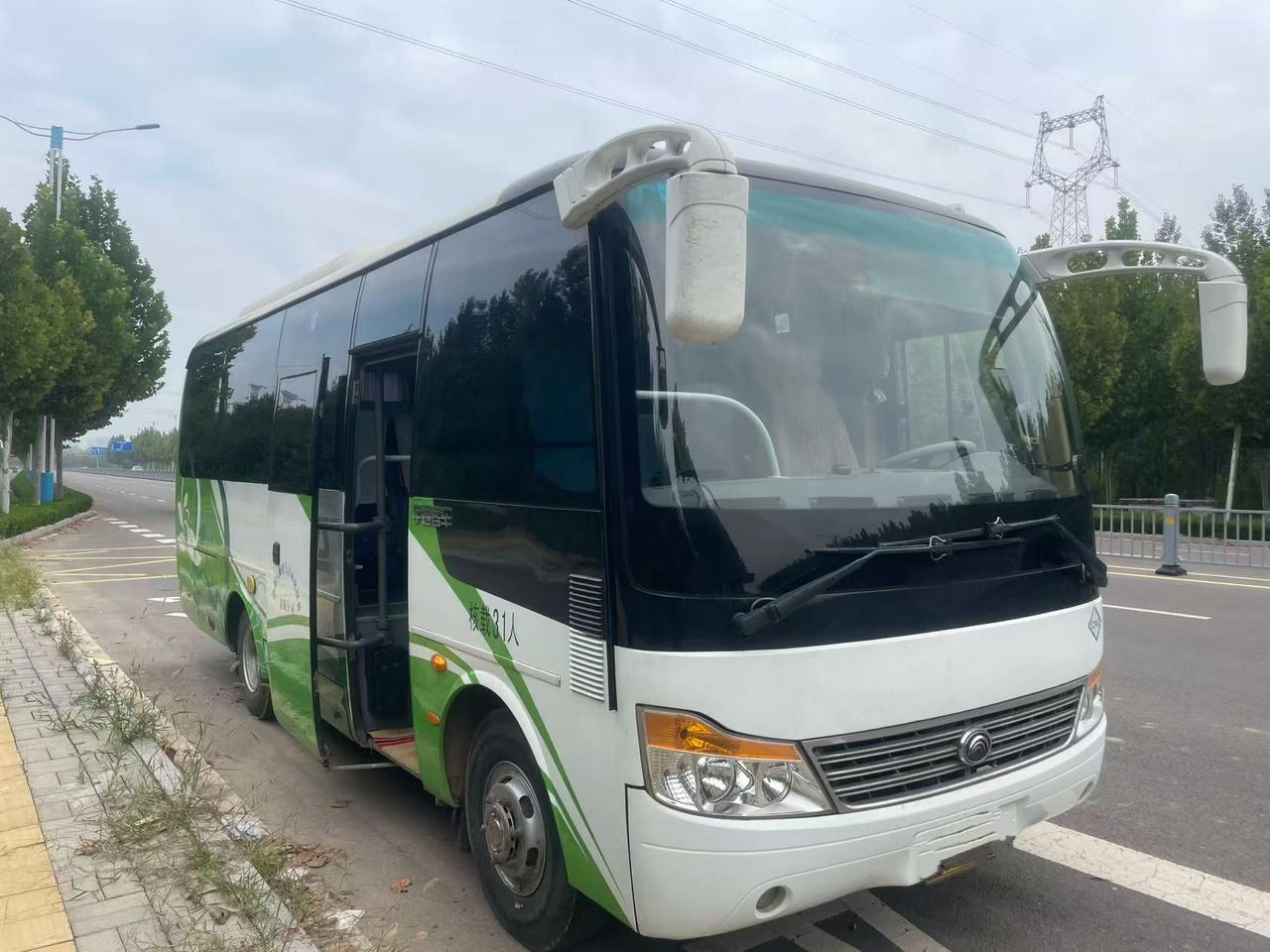 YUTONG 31 seats ZK6852HNG2 - Bus pariwisata: gambar 3 YUTONG 31 seats ZK6852HNG2 - Bus pariwisata: gambar 3