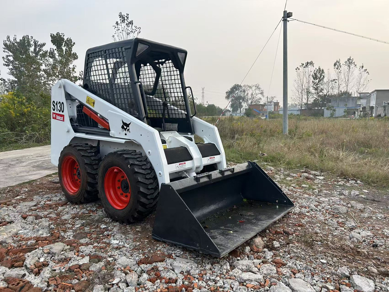 BOBCAT used skidsteer Bobcat S130 - Skid steer: gambar 3 BOBCAT used skidsteer Bobcat S130 - Skid steer: gambar 3