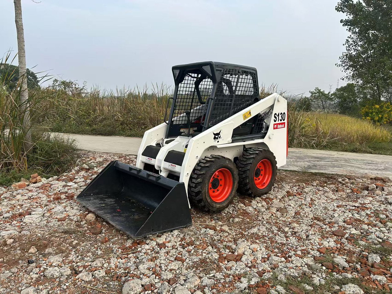 BOBCAT used skidsteer Bobcat S130 - Skid steer: gambar 1 BOBCAT used skidsteer Bobcat S130 - Skid steer: gambar 1