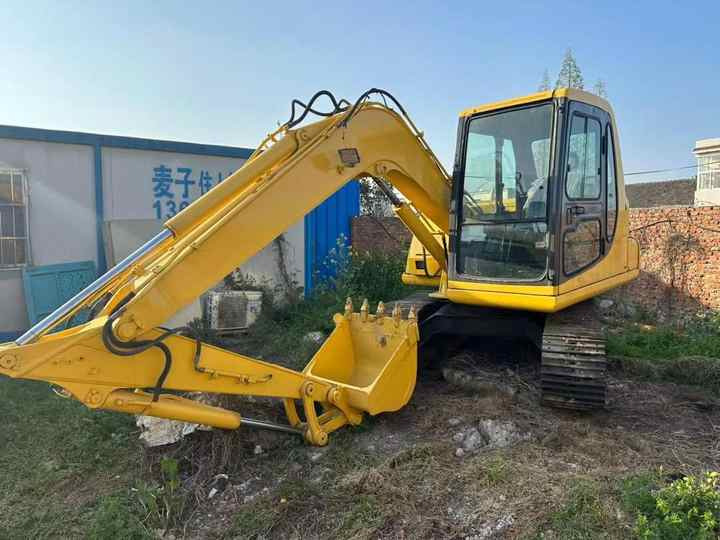 Cheap Used Komatsu PC60-7 Crawler Excavator with High Efficiency Used Heavy Machinery Komatsu P60-7 Digger Cheap for Sale - Ekskavator perayap: gambar 4 Cheap Used Komatsu PC60-7 Crawler Excavator with High Efficiency Used Heavy Machinery Komatsu P60-7 Digger Cheap for Sale - Ekskavator perayap: gambar 4