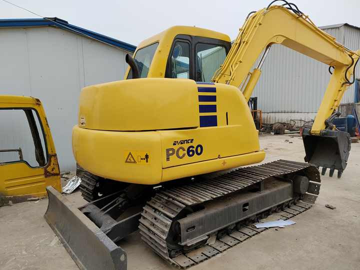 Cheap Used Komatsu PC60-7 Crawler Excavator with High Efficiency Used Heavy Machinery Komatsu P60-7 Digger Cheap for Sale - Ekskavator perayap: gambar 3 Cheap Used Komatsu PC60-7 Crawler Excavator with High Efficiency Used Heavy Machinery Komatsu P60-7 Digger Cheap for Sale - Ekskavator perayap: gambar 3